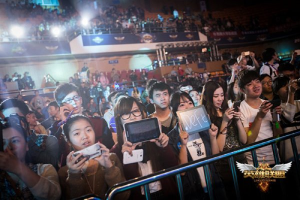 上海EDG.M晋级2022KPL常规赛第二轮A／B卡位赛